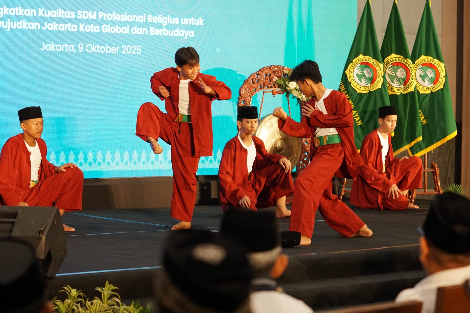 Pesilat Muda PERSINAS ASAD DKI Jakarta Pertontonkan Seni Pencak Silat Bernuansa Betawi di Hadapan Pejabat Pemprov DKI Jakarta